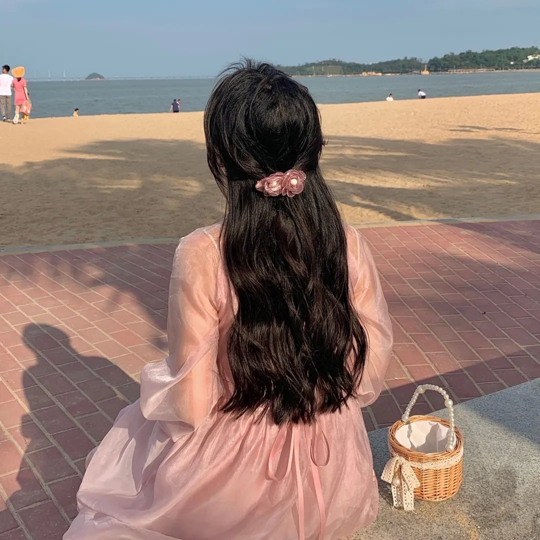 穿成200斤农妇后，首辅他真香了